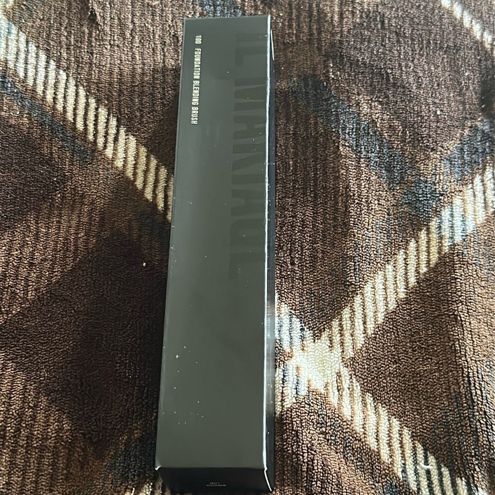 IL Makiage Foundation Blending Brush #100.